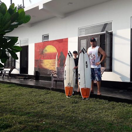 Sunset Surfing Beach Resort Matara Esterno foto