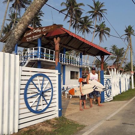 Sunset Surfing Beach Resort Matara Esterno foto