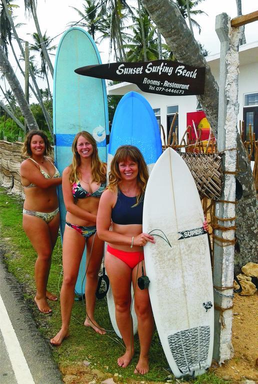 Sunset Surfing Beach Resort Matara Esterno foto