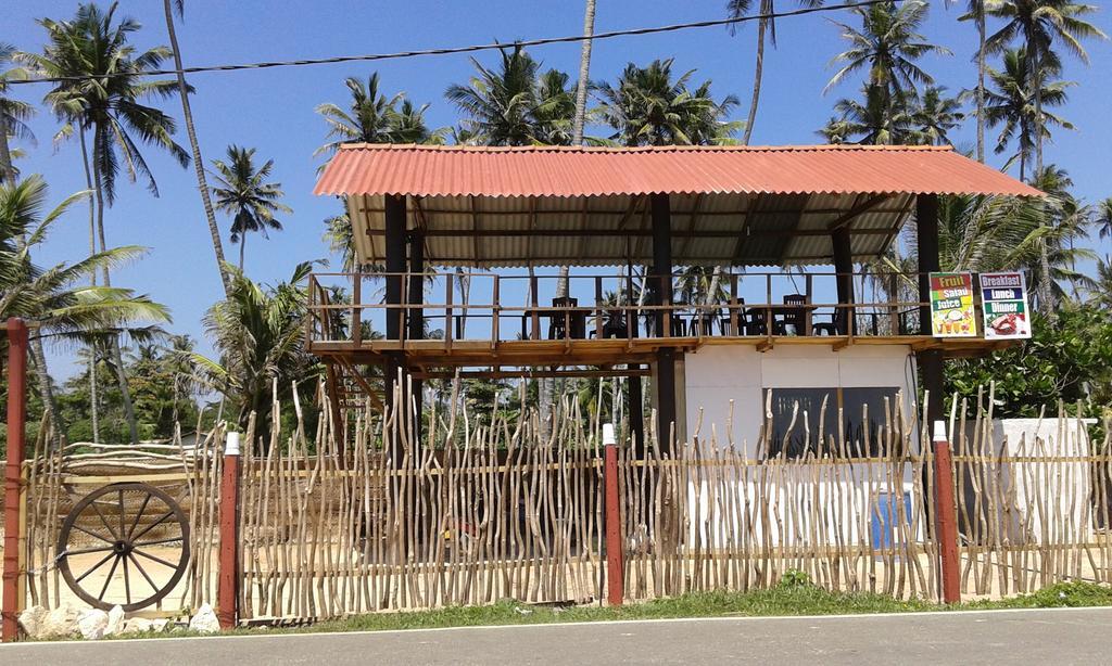 Sunset Surfing Beach Resort Matara Esterno foto