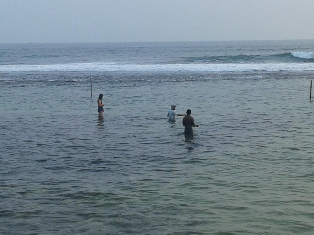 Sunset Surfing Beach Resort Matara Esterno foto