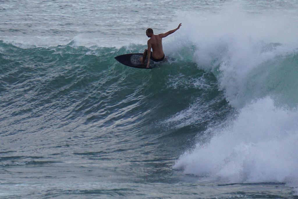Sunset Surfing Beach Resort Matara Esterno foto