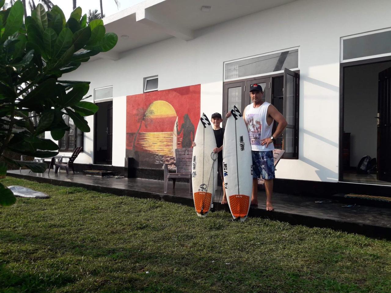 Sunset Surfing Beach Resort Matara Esterno foto