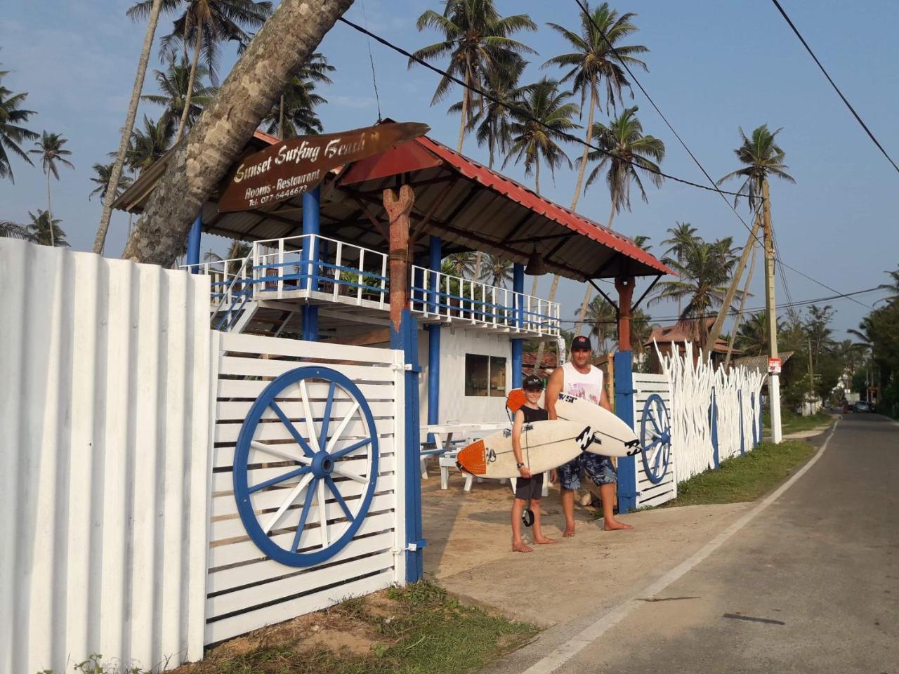 Sunset Surfing Beach Resort Matara Esterno foto